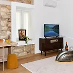 Apartment Captain Theo's Modern Maria *