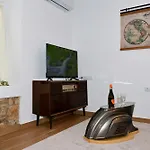 Apartment Captain Theo's Modern Maria Lefkimmi (Corfu)