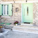 Apartment Captain Theo's Modern Maria Lefkimmi (Corfu)