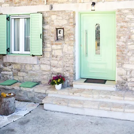 Apartment Captain Theo's Modern Maria Lefkimmi (Corfu)