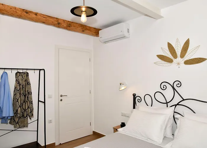 Captain Theo's Modern Maria * Lefkímmi