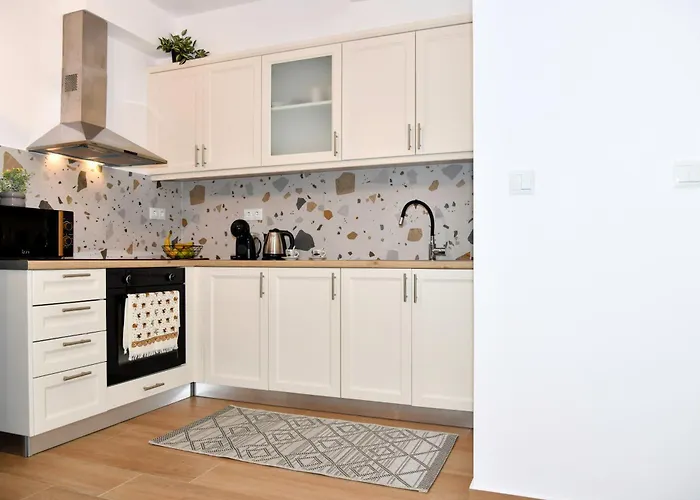 Captain Theo's Modern Maria