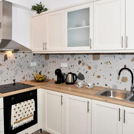 Captain Theo's Modern Maria 아파트 *