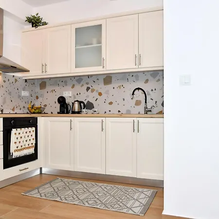 Captain Theo's Modern Maria