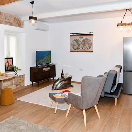 Captain Theo's Modern Maria Apartmán Lefkímmi