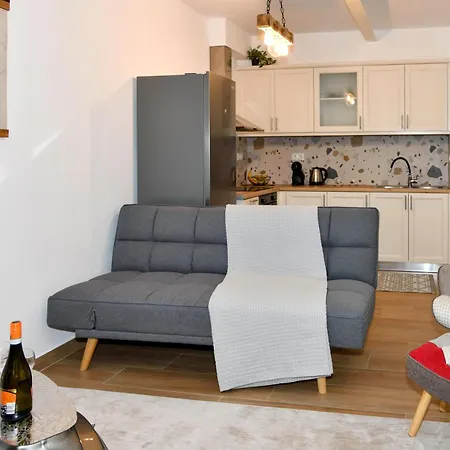 Captain Theo's Modern Maria Apartmán Lefkímmi