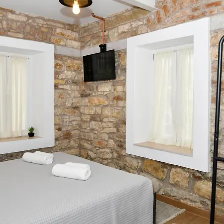 Captain Theo's Modern Maria *