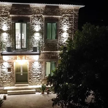 Captain Theo's Modern Maria Lefkímmi