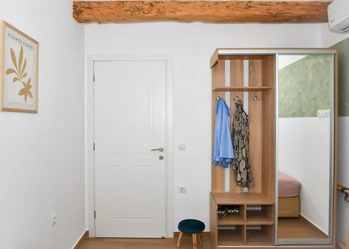 Apartment Captain Theo's Modern Maria Lefkímmi