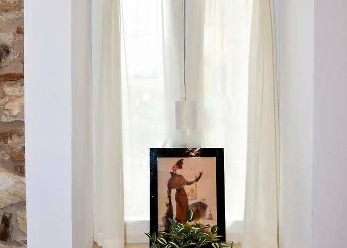 Captain Theo's Modern Maria Lefkímmi